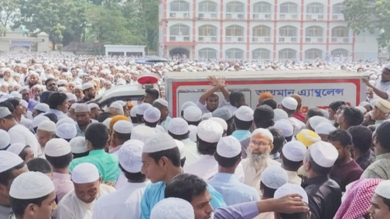 শিক্ষিত বেকারের পাহাড়ে উচ্চশিক্ষার অন্ধ দৌড়
